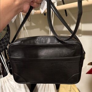 Louis Vuitton Elegant Black Epileather Crossbody bag